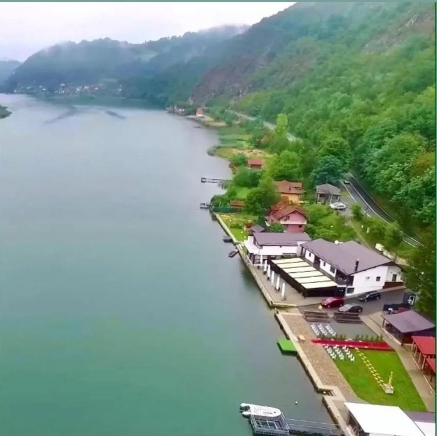 Montekarlo Na Drini Panzió Mali Zvornik Kültér fotó
